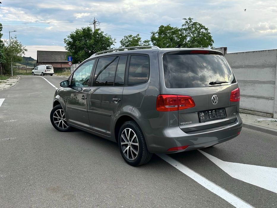 VOLKSWAGEN Touran 2011 — imagine 4