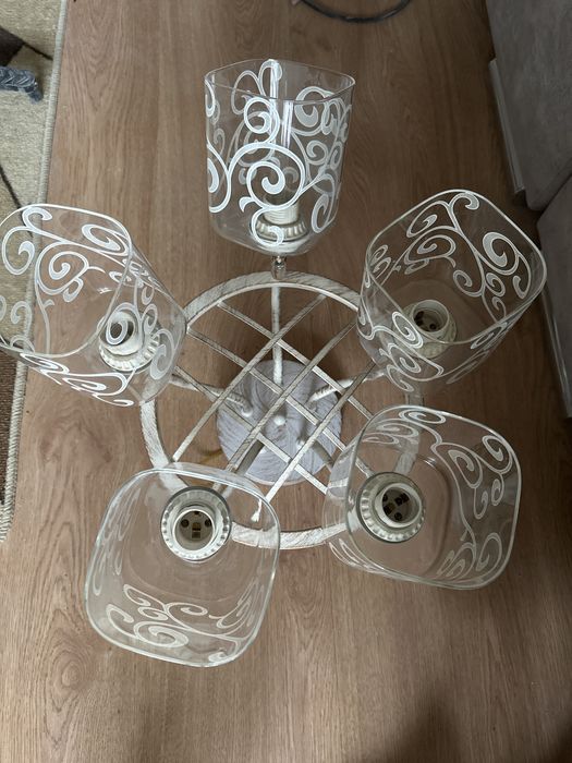 Люстра пятирожковую