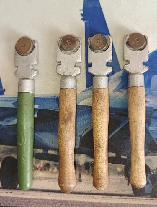 Продам отвертки стеклорезы