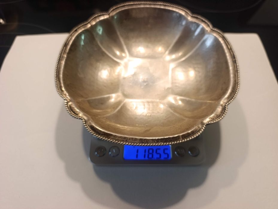 Сребърна купичка