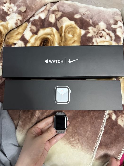 Часы Apple Watch 5 Nike