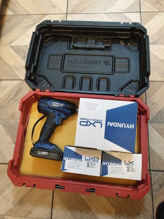 Окомплектован ударен гайковерт HYNDAI на 20 V с две батерий