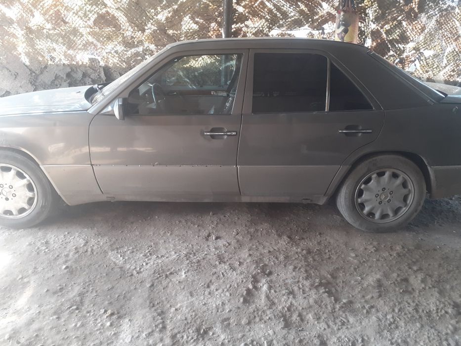 Срочно продам мерседес е300