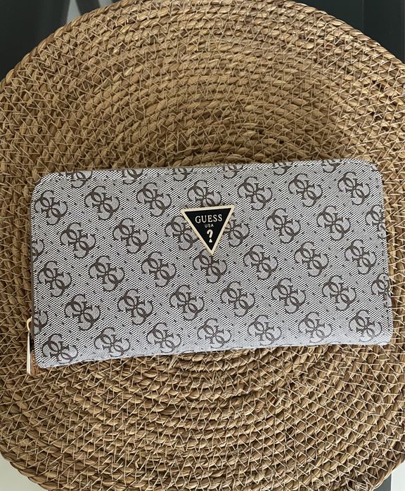 Дамско портмоне Guess