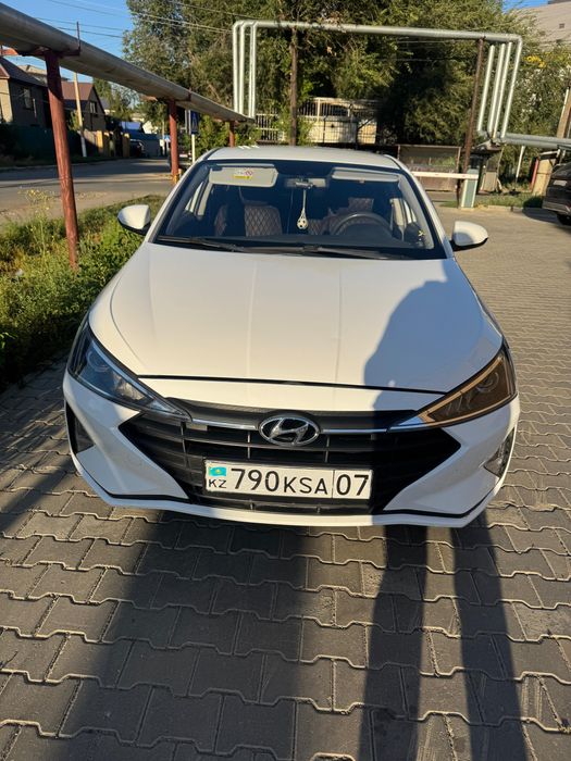 Продам машину Hyundai Elantra