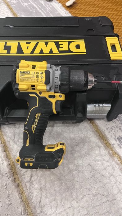 DeWALT дрель-шуруповерт