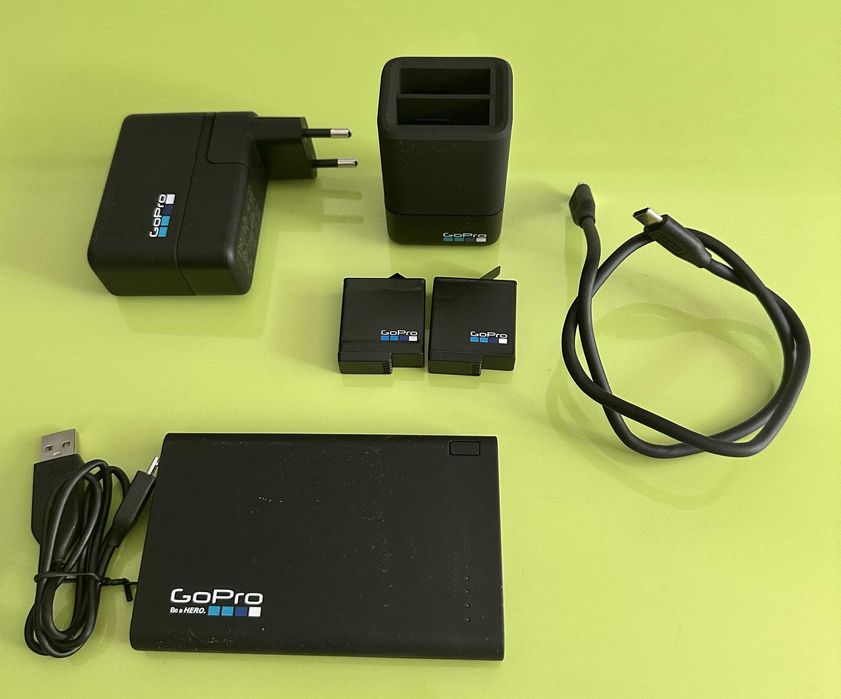 GoPro 7 Black + Bundle accesorii originale GoPro, nefolosite/sigilate