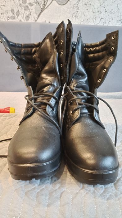 Продаю Унты и Берцы