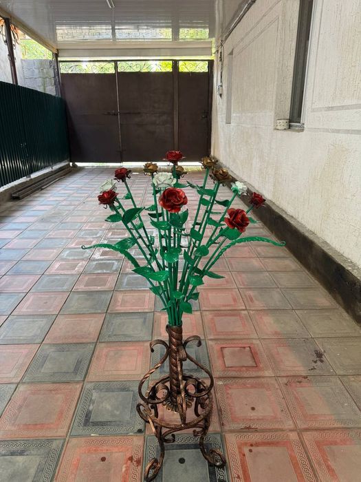 Железные розы кованые