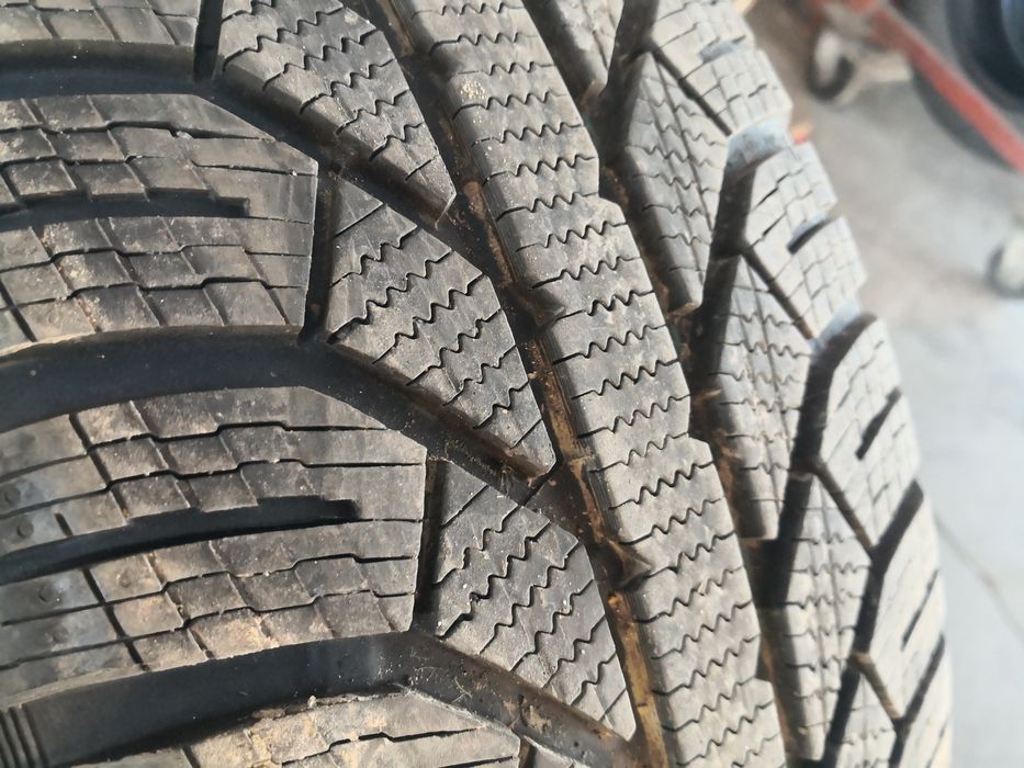 215 60 17 цола гуми simperit