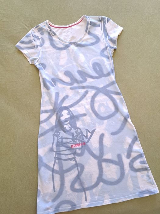 Разпродажба! GUESS, Рокля DKNY, Monsoon, къси панталонки, екип IDo