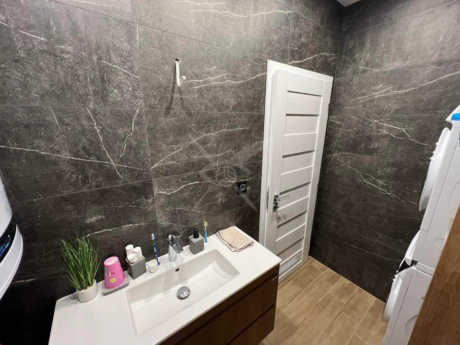 Продава се Тристаен апартамент в Бургас, Сарафово - 110 кв.м за 3391 €/кв.м - Снимка #6