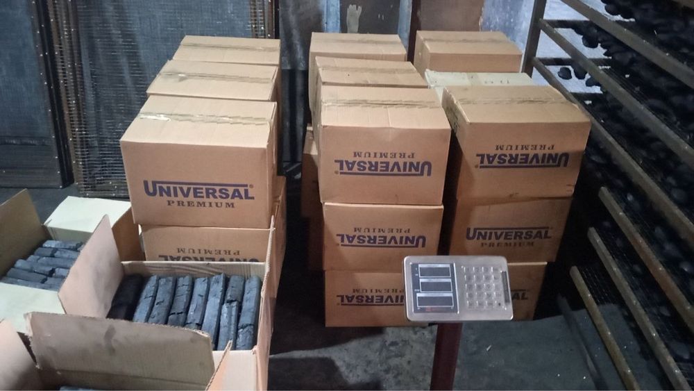 Древесный уголь в брикетах.