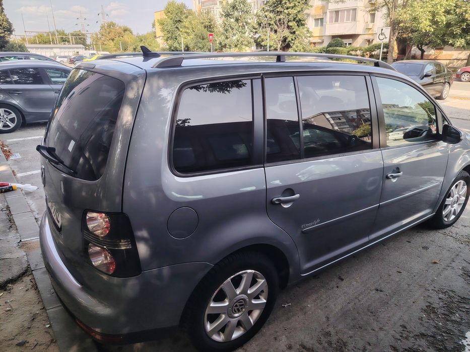 VOLKSWAGEN Touran 2010 — imagine 5