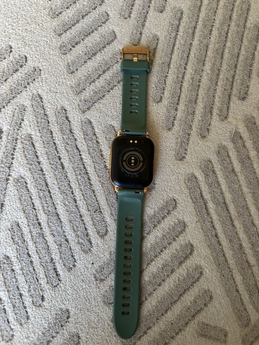 Стильные смарт-часы в цвете Gold/Emerald