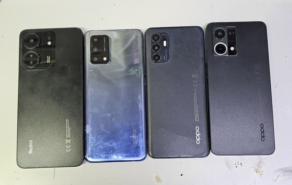 Продам 4 телефона