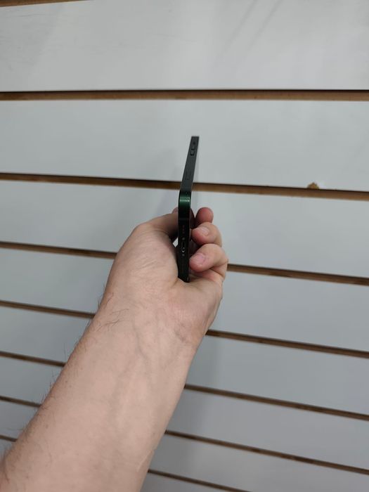 Apple 13 - Б/У смартфон | хорошее состояние |