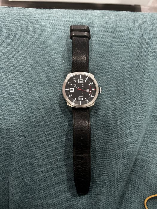 Часовник tommy hilfiger