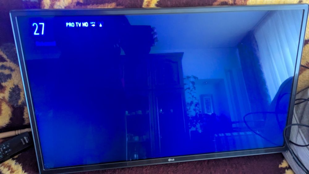 Vând tv led model LG