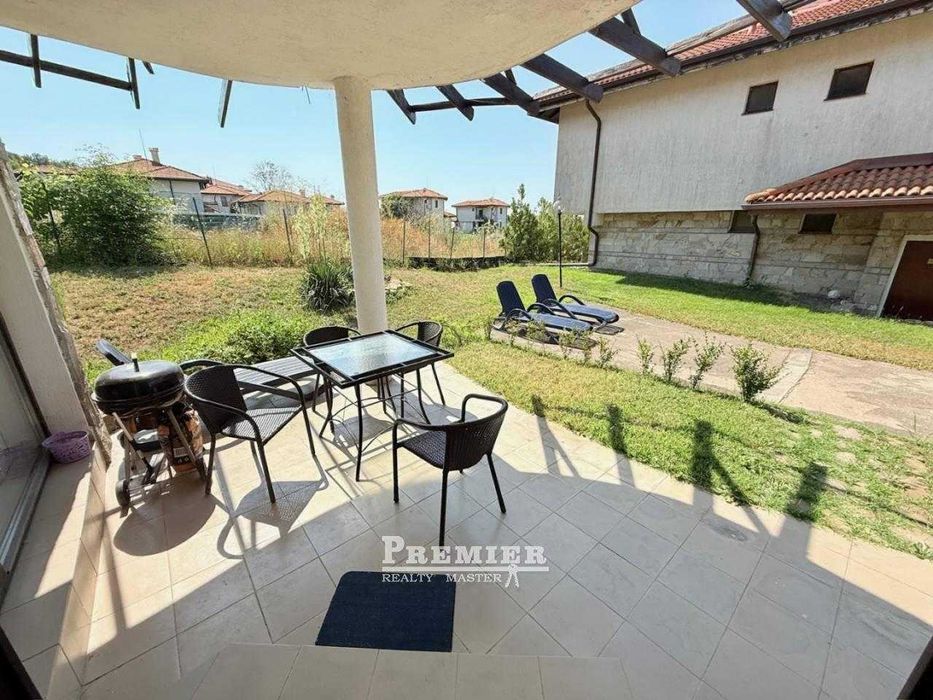 Двуетажна самостоятелна къща