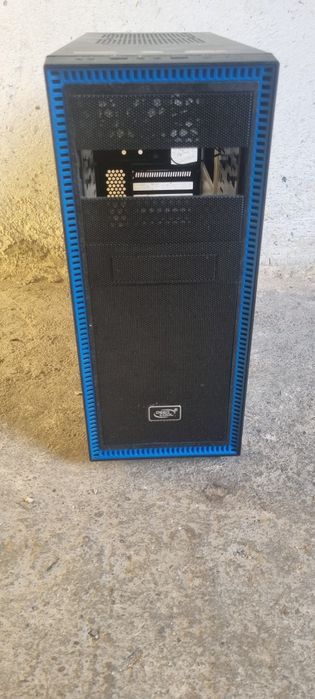 Vând carcase de calculator de geiming