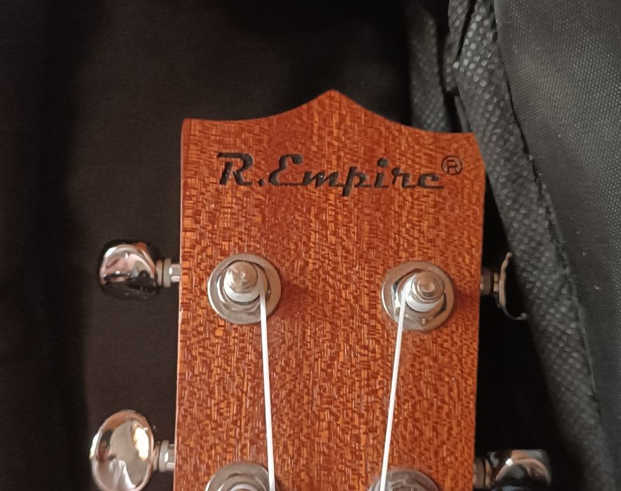 Продам укулеле размер концерт