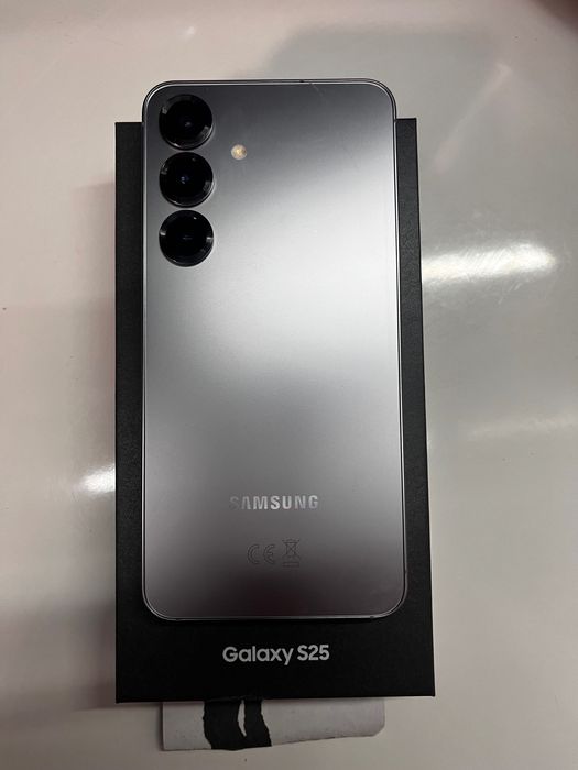 Samsung S25 чисто нов