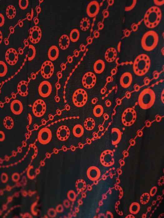 Пола в черно и червено , за повод , L ,XL