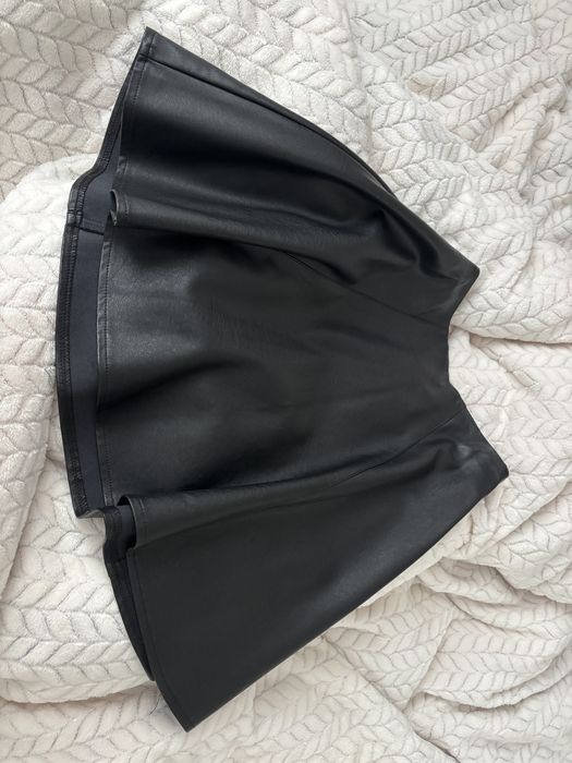 Кожена пола.      .