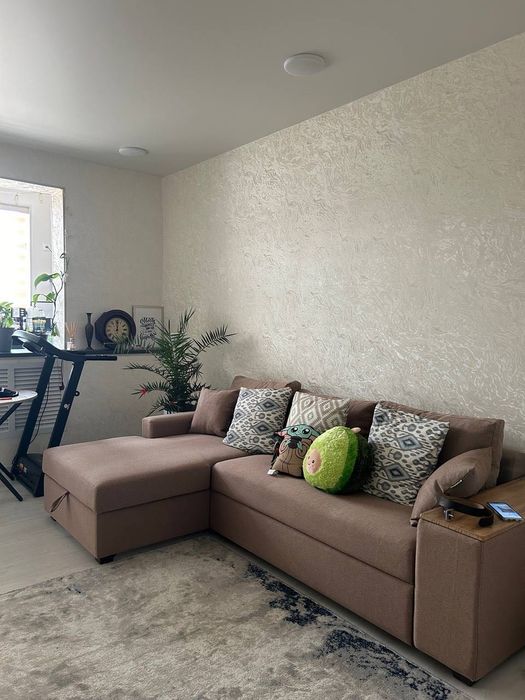 Угловой диван в очень хорошем состоянии