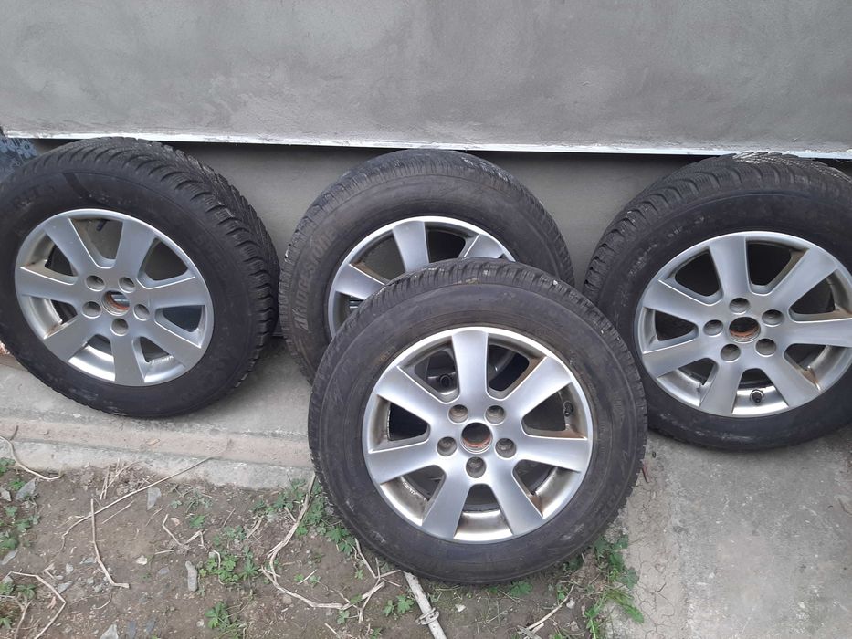 Vind cauciucuri cu janta aliaj în stadiu foarte bune