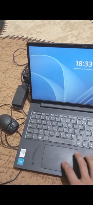 Lenova novutbuk  sotiladi