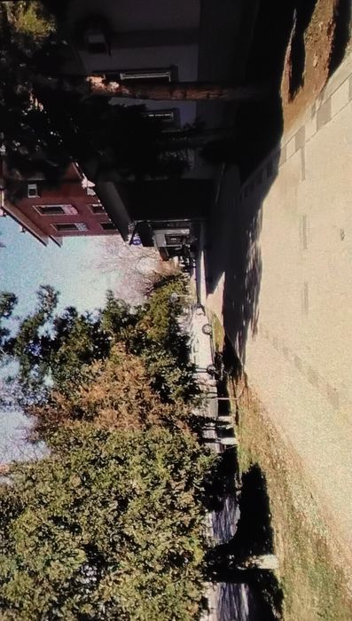 Срочно; Юнусабад Амир Темур шох куча биринчилиния  1 сотиги 140000 y.e