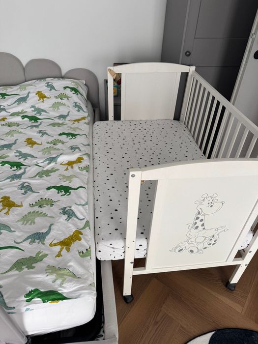 Patut bebe varianta cosleeper cu doua saltele incluse