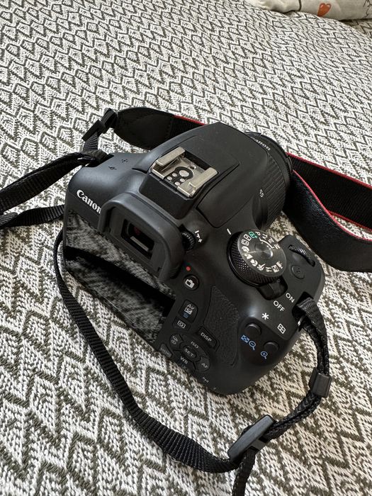 Продам Фотоаппарат Canon EOS 2000D