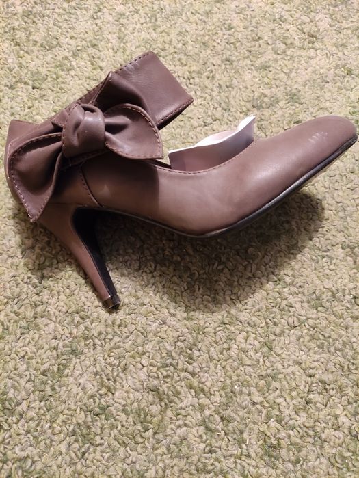 Елегантни дамски обувки