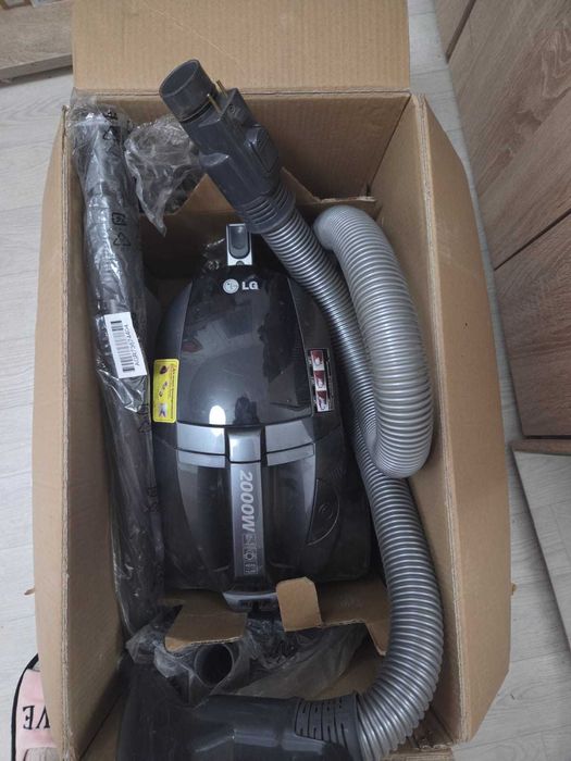 пылесос LG 2000 в упаковке