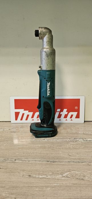 Makita Ъглов Импакт Акумулаторен Ударен DTL061 18V.