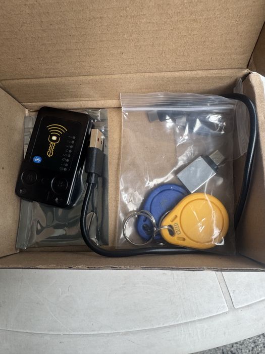 Продавам емулатор за презаписване на чипове и магнитни карти