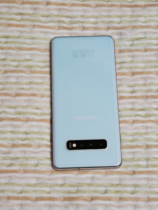 Samsung S10 Plus 128 gb Ram 8 EAC