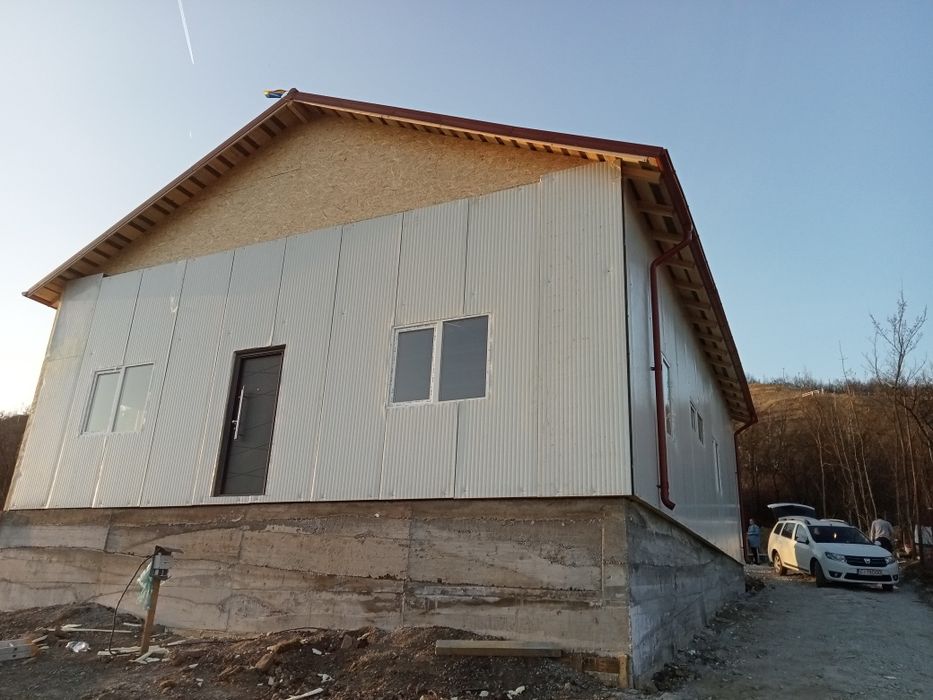 Vand containere de locuit 
Confecți