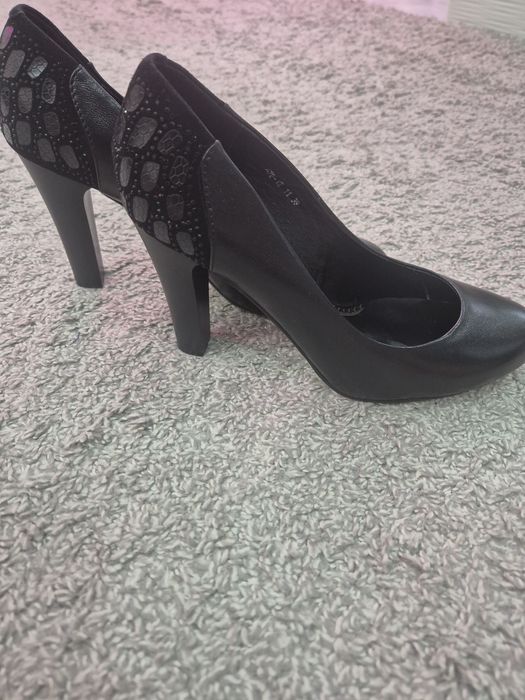 Продаю туфли женские