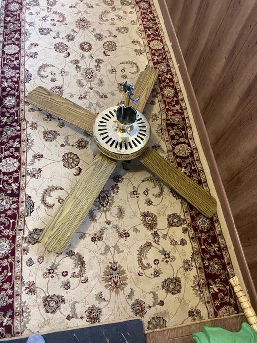 Продам люстру вентилятор