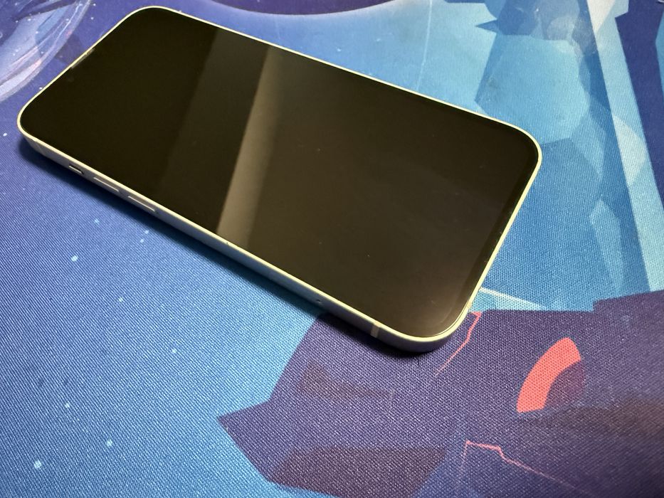 Apple Iphone 13 , Alb , Impecabil de piese , Placa defecta .