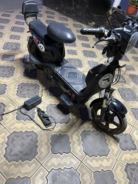 Продам скутер СК8