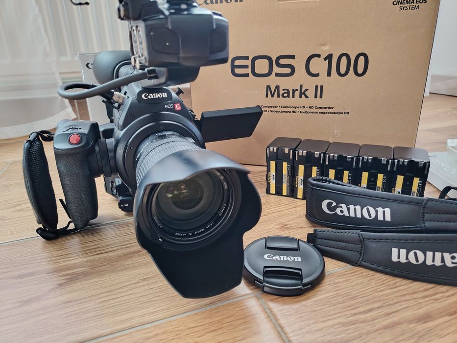 Camera video Canon C100 Mark II + obiectiv Canon efs 17-55/2.8