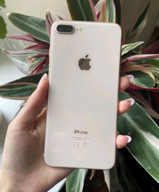 IPhone 8 plus на 64 гб б/у работает исправно