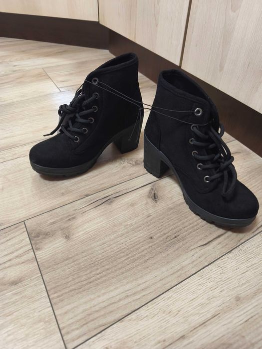 Зимни боти 36 номер 11лв. Чисто нови