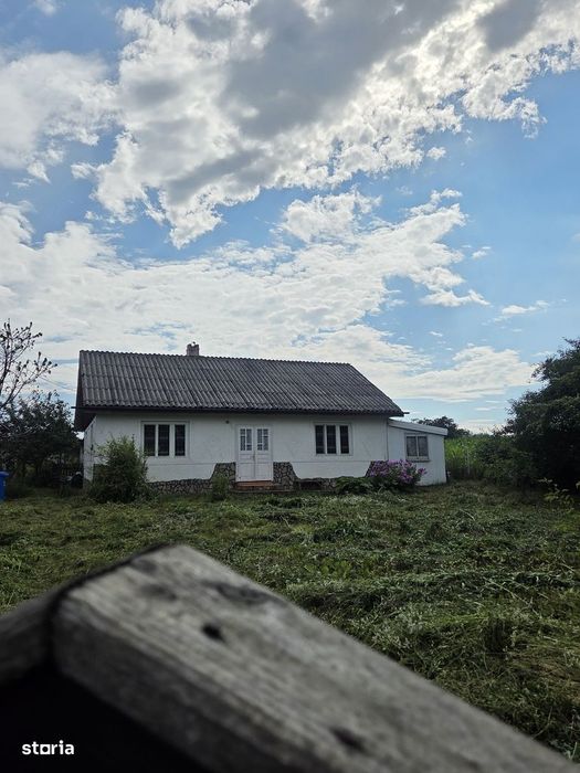Se vinde casă 4 camere parter Zamostea Suceava 30.000euro + anexe