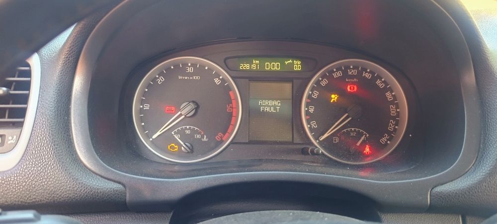 SKODA Fabia II 2009 1.4 TDI 59 KW / 80 CP
VIN  : TMBDF25J993070847